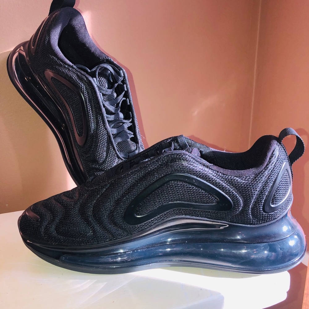 Nike Black Air Max 720 - Picture 1 of 4